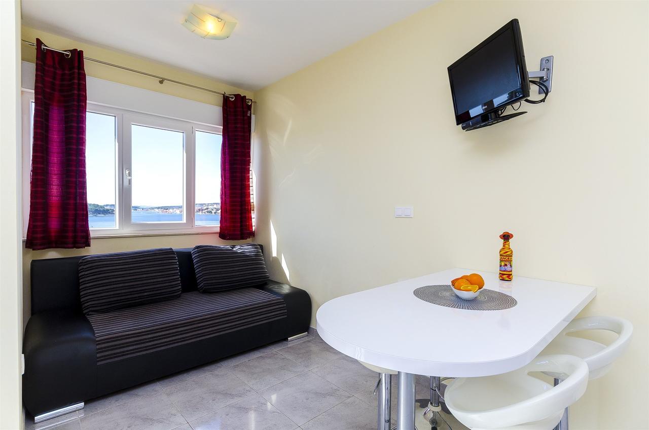 Apartments Smilje Рогозница Экстерьер фото