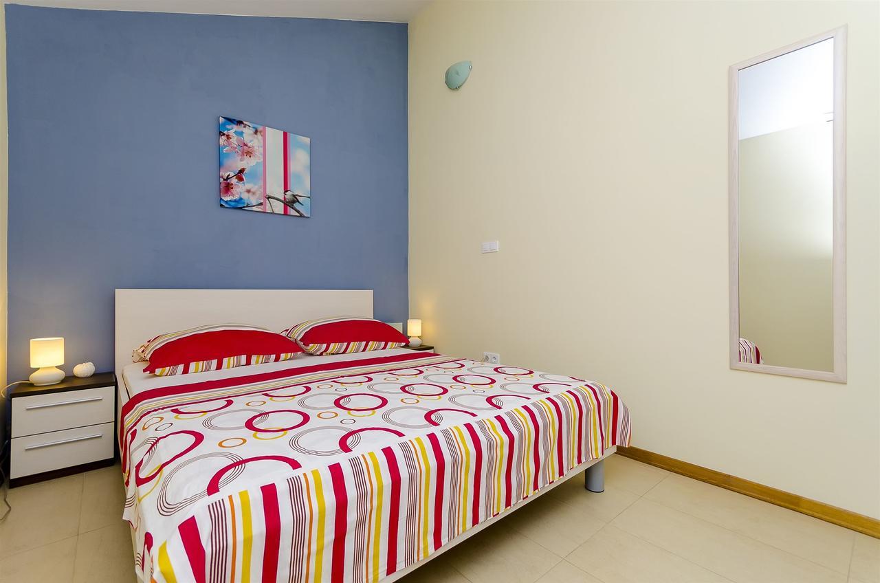 Apartments Smilje Рогозница Экстерьер фото