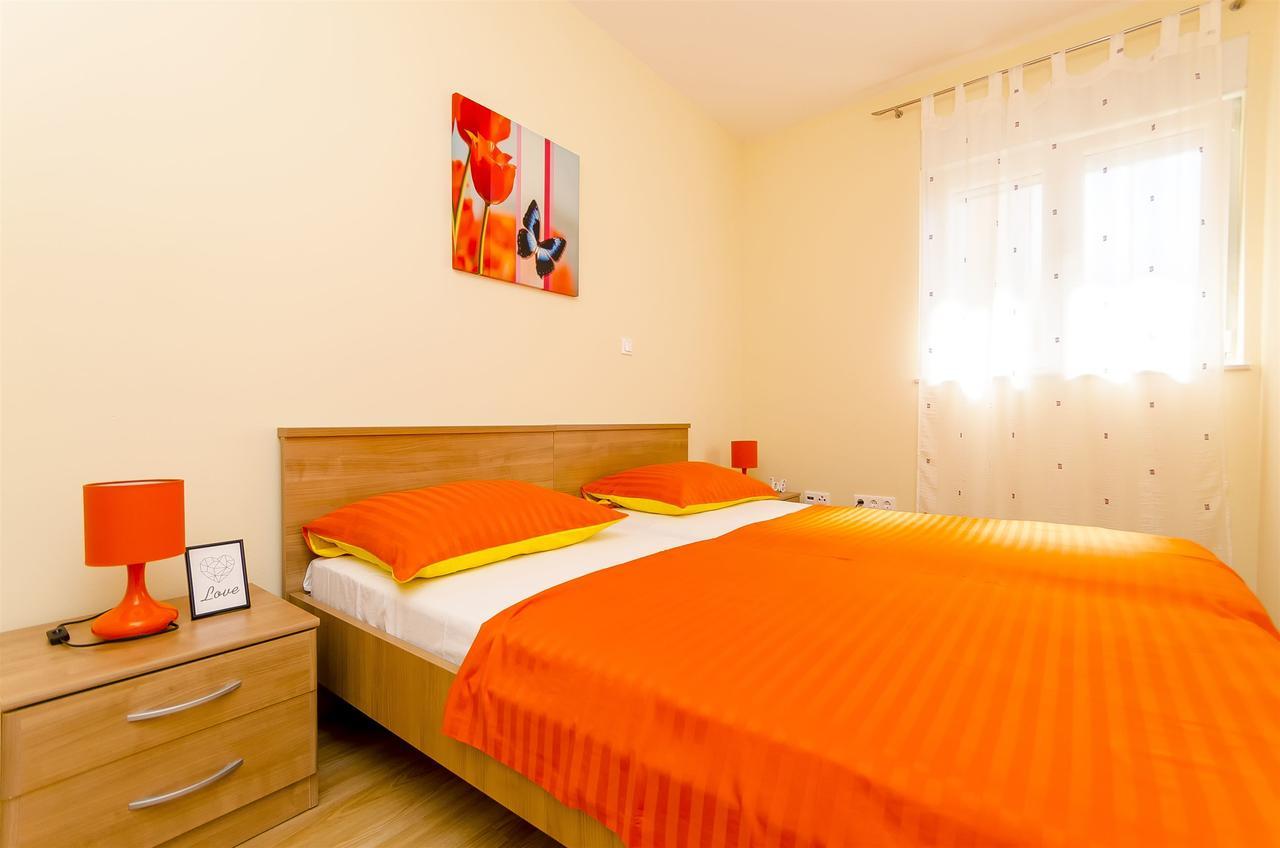 Apartments Smilje Рогозница Экстерьер фото